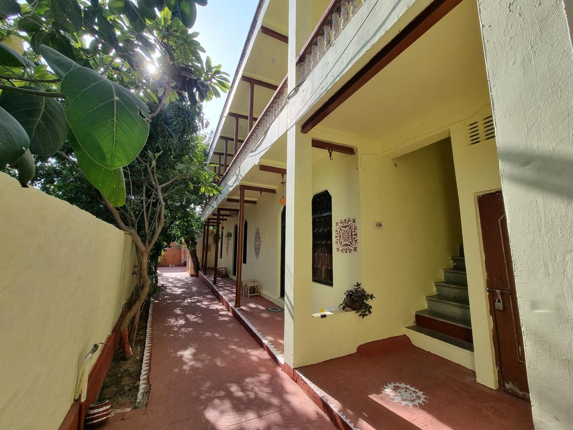 Karavan Kafe Pushkar Exteriör bild